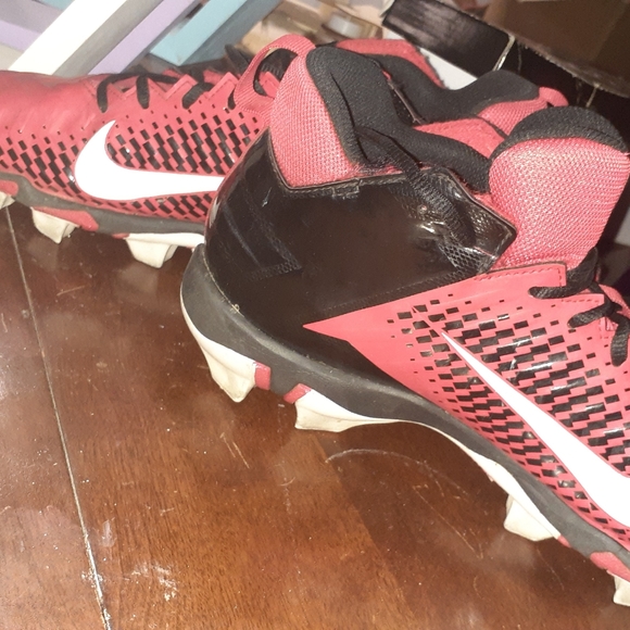 Red Nike Alpha Cleats - Picture 7 of 12